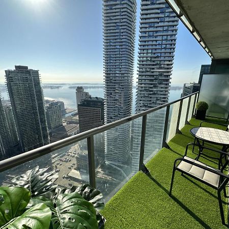 Luxury Downtown Toronto 2 Bedroom Suite With City And Lake Views And Free Parking Exterior photo