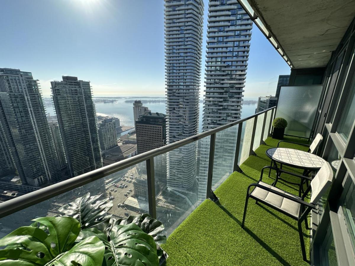 Luxury Downtown Toronto 2 Bedroom Suite With City And Lake Views And Free Parking Exterior photo