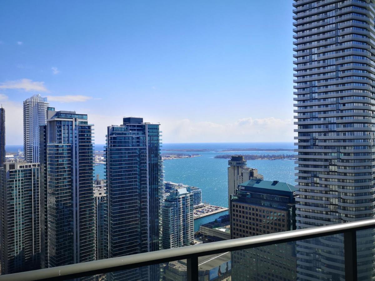 Luxury Downtown Toronto 2 Bedroom Suite With City And Lake Views And Free Parking Exterior photo