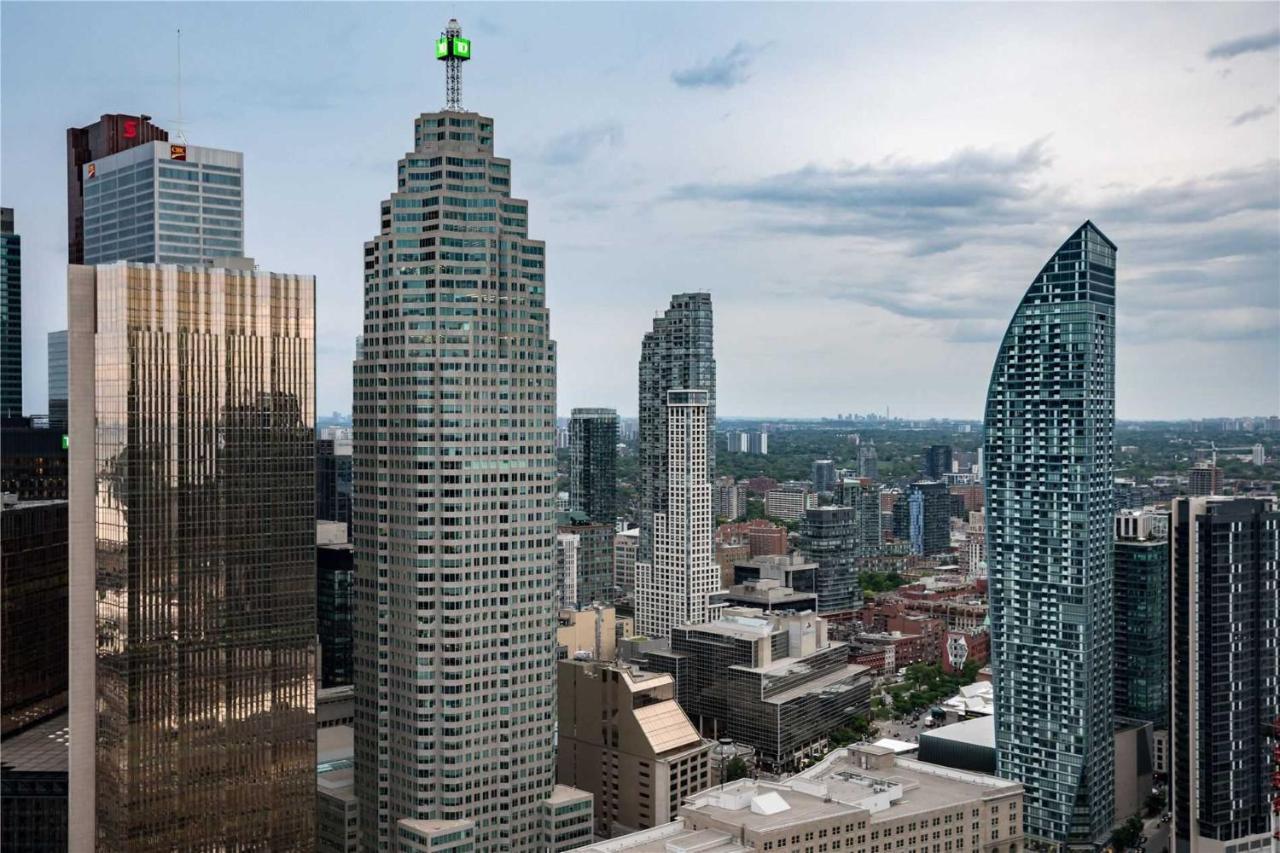 Luxury Downtown Toronto 2 Bedroom Suite With City And Lake Views And Free Parking Exterior photo