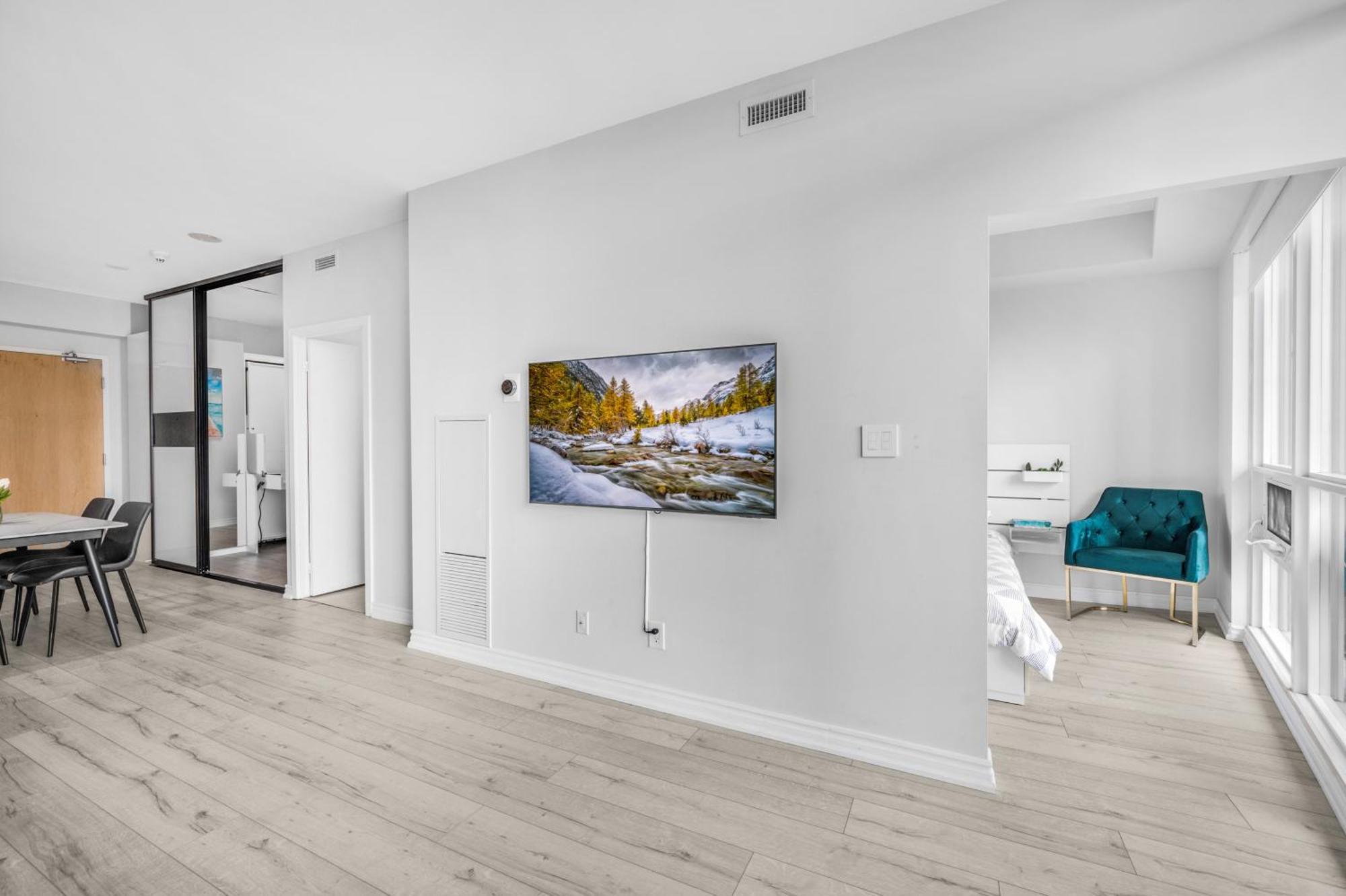 Luxury Downtown Toronto 2 Bedroom Suite With City And Lake Views And Free Parking Exterior photo