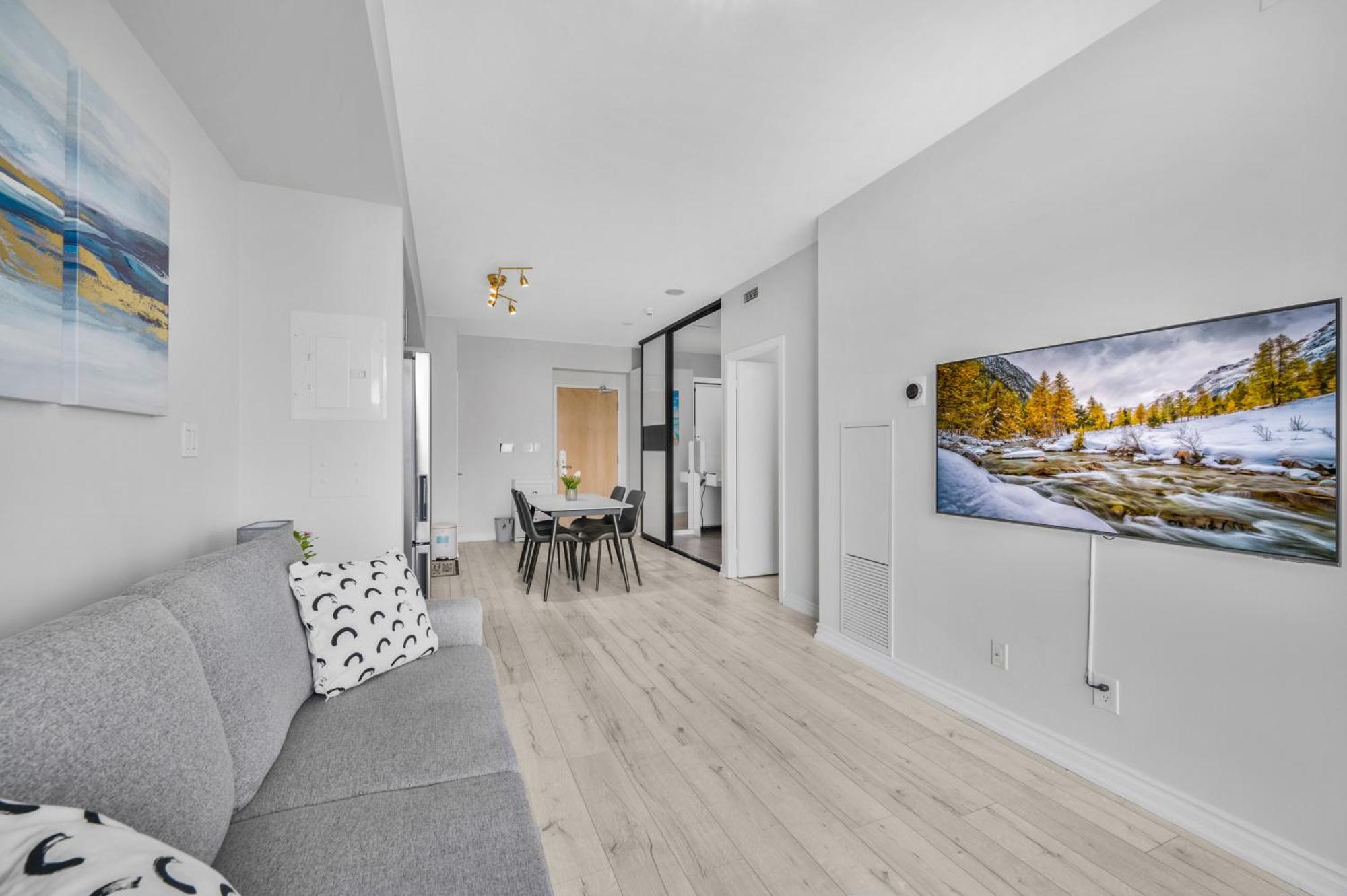 Luxury Downtown Toronto 2 Bedroom Suite With City And Lake Views And Free Parking Exterior photo